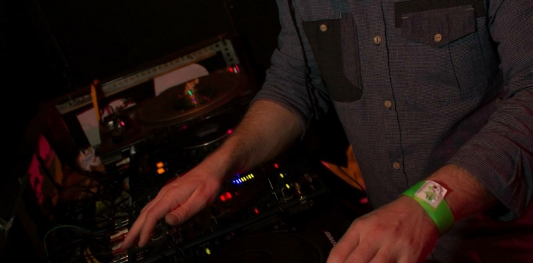 DJ Chris Welch (Adelante)